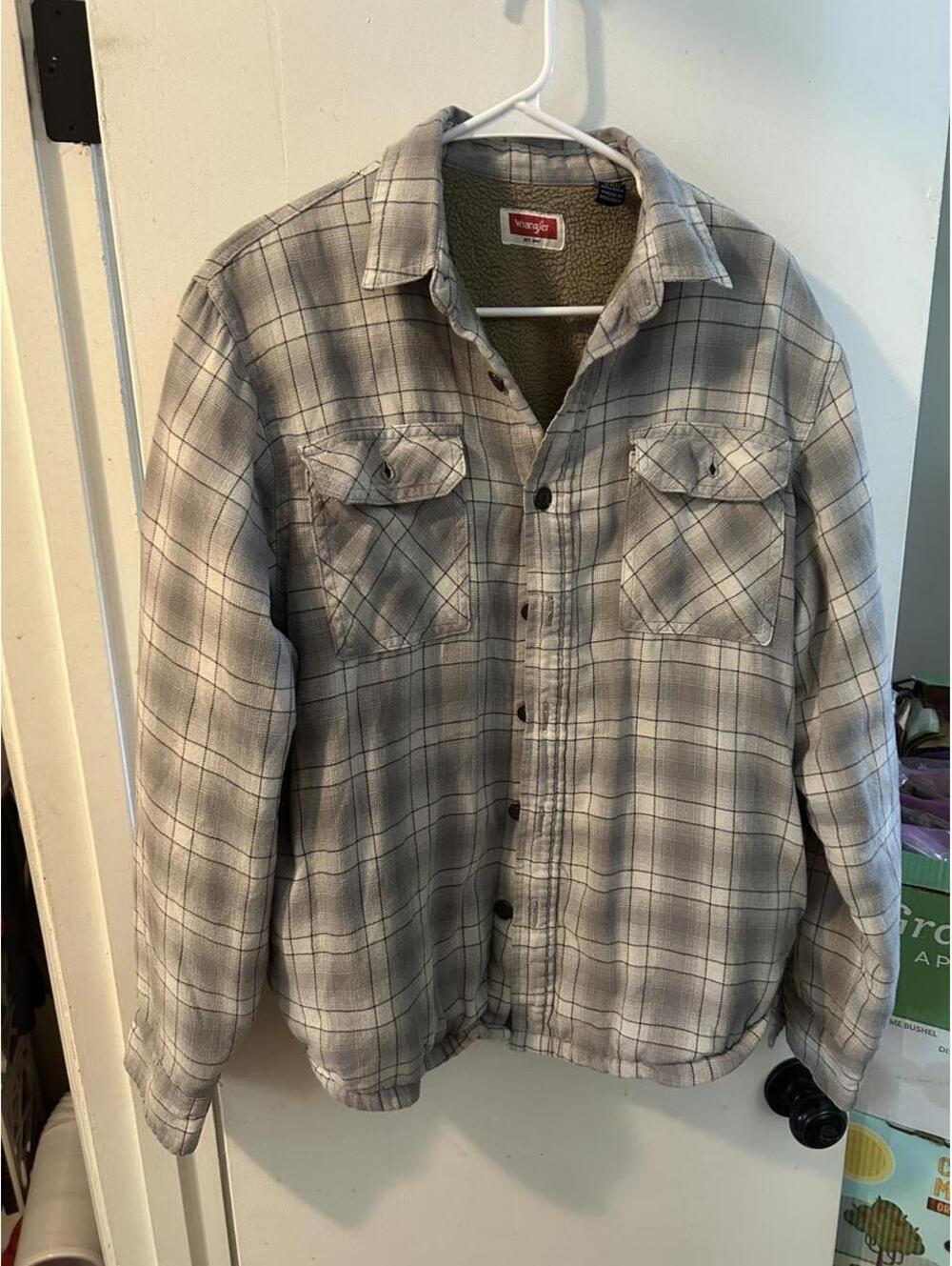 Wrangler gray and white fleece lined plaid flannel jacket size S